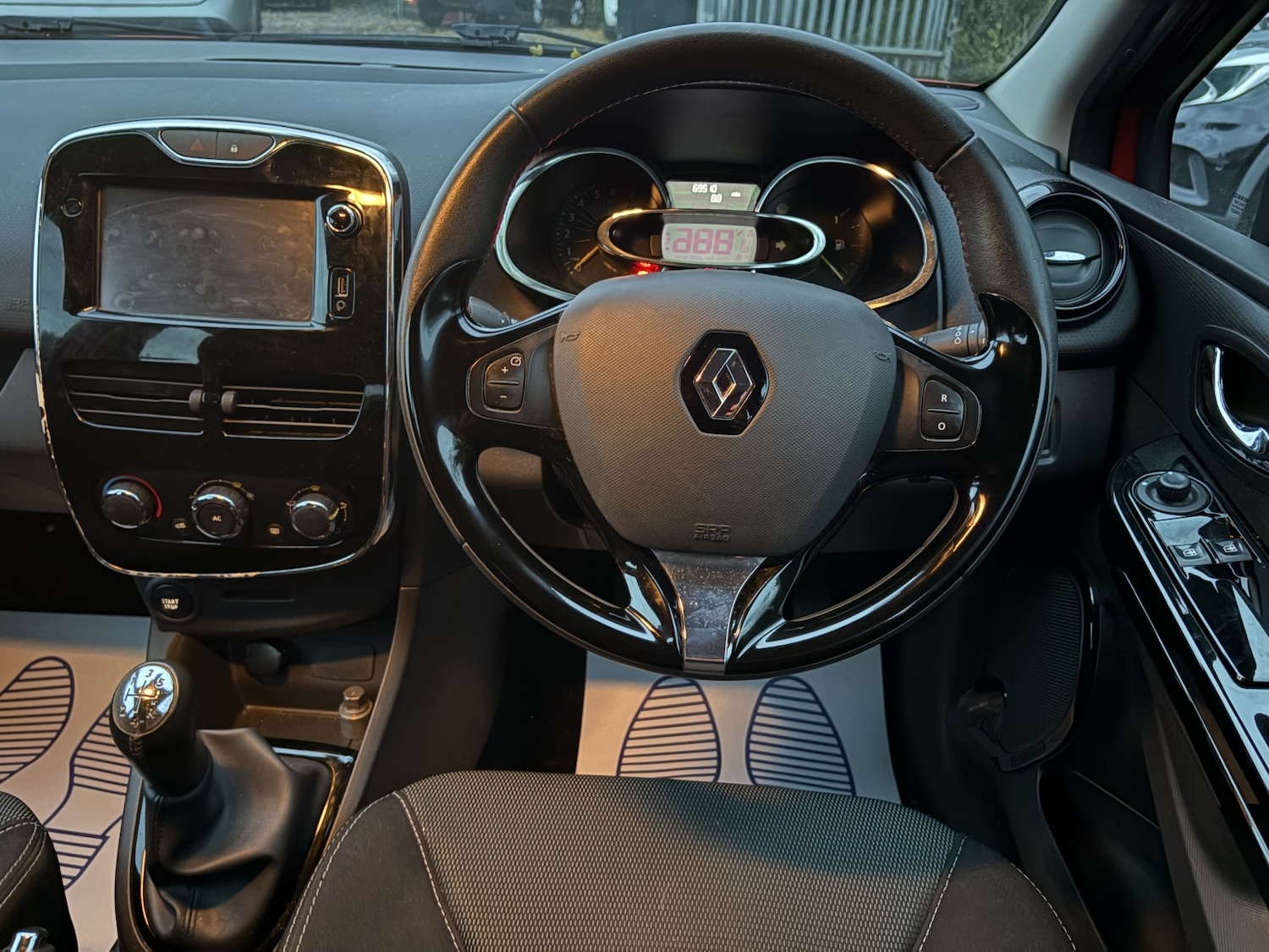 Used Renault Clio 2014 for sale - 76421870: Photo 12