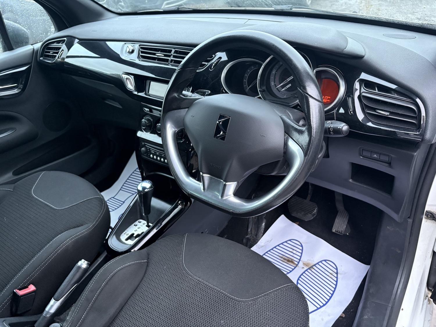 Used Citroen DS3 2011 for sale - 76748232: Photo 9