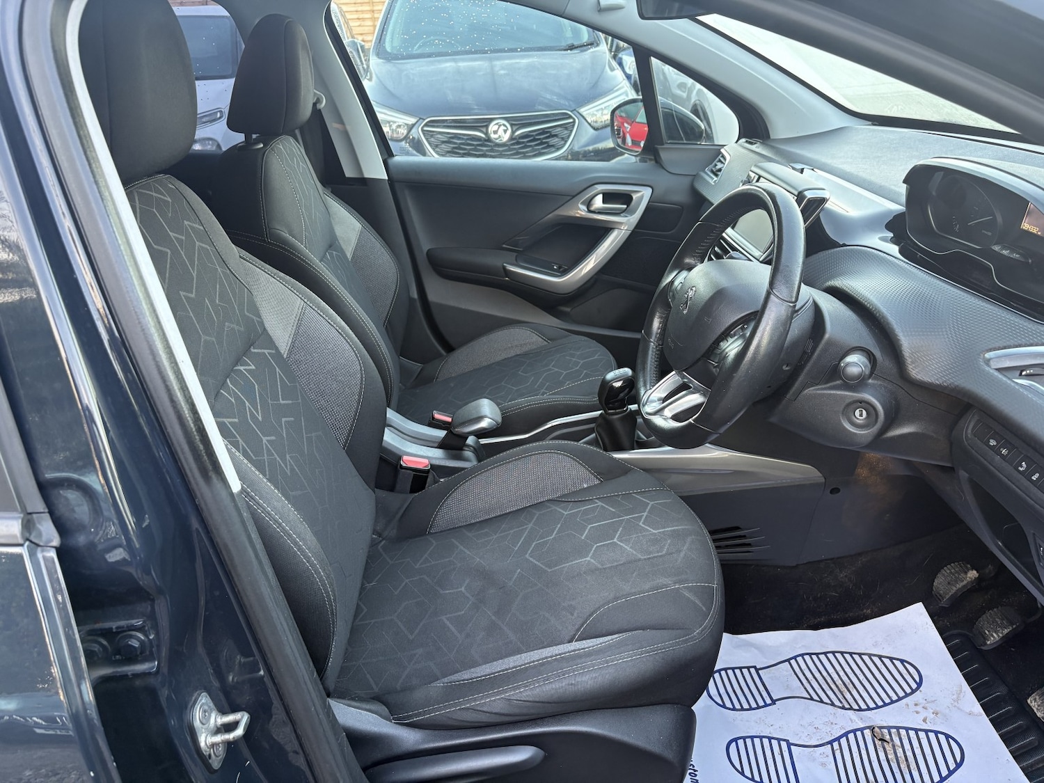 Used Peugeot 2008 2017 for sale - 76662696: Photo 9