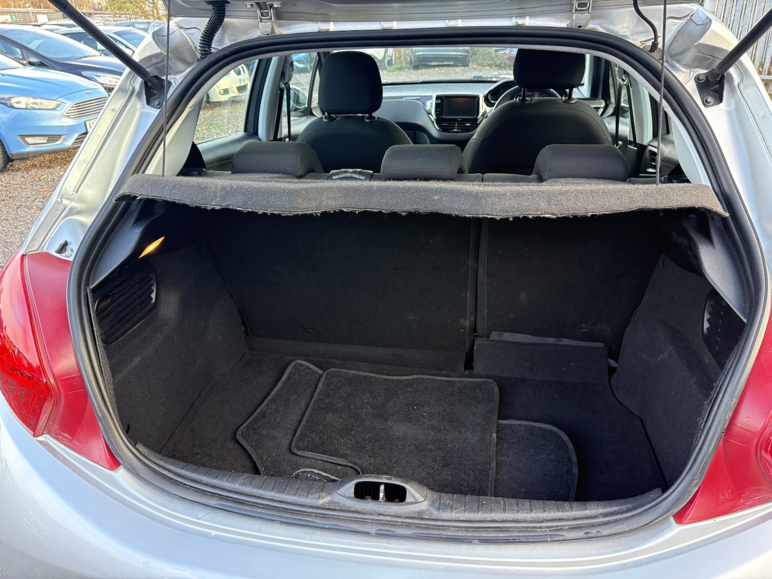 Used Peugeot 208 2014 for sale - 76845011: Photo 18