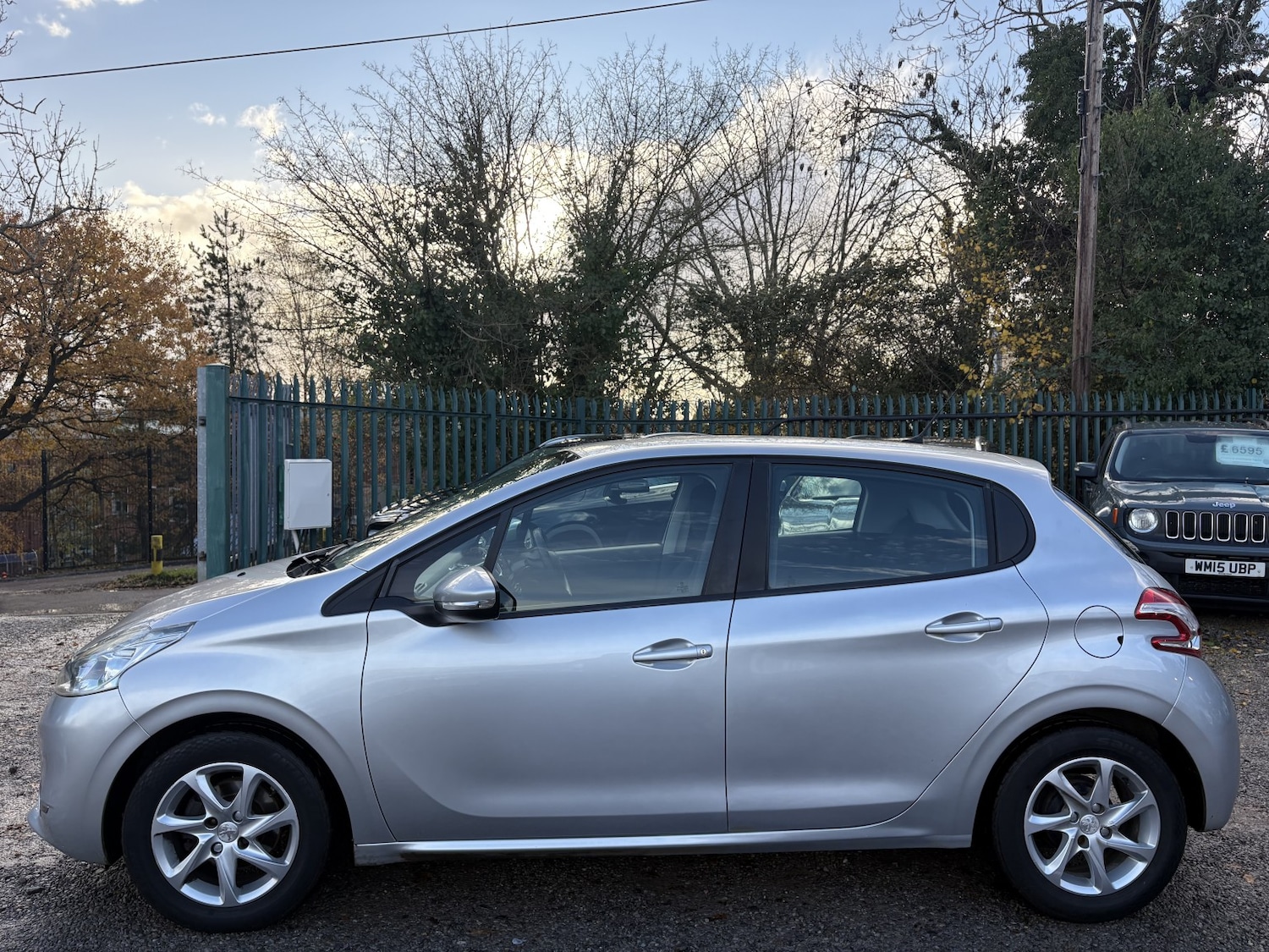 Used Peugeot 208 2014 for sale - 76845011: Photo 4