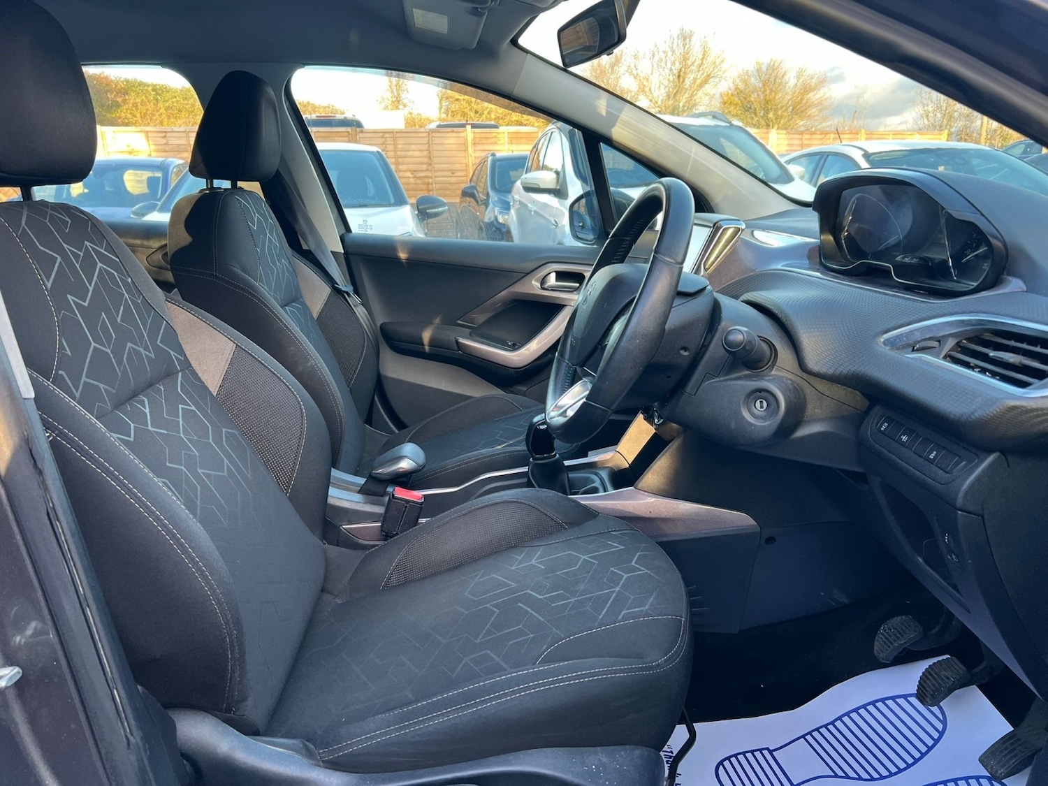 Used Peugeot 2008 2015 for sale - 76625384: Photo 9