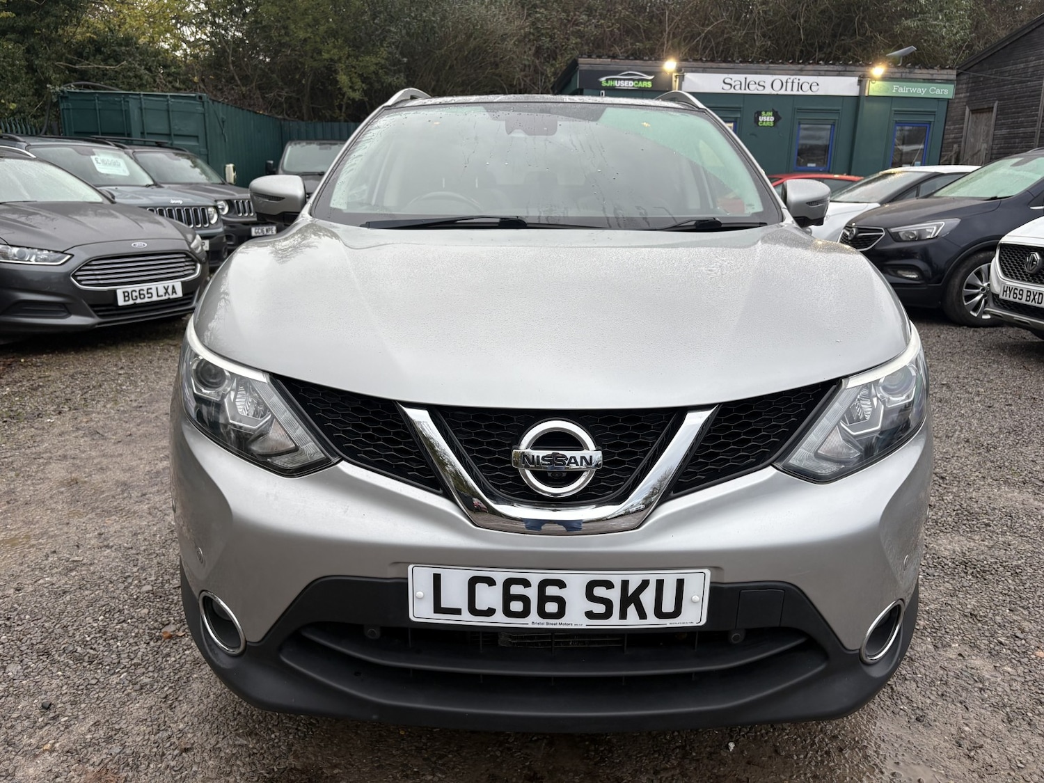 Used Nissan Qashqai 2017 for sale - 76748236: Photo 2