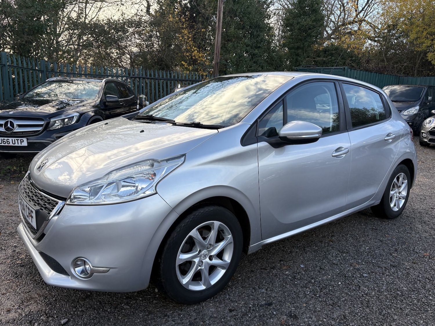 Used Peugeot 208 2014 for sale - 77968632: Photo 3