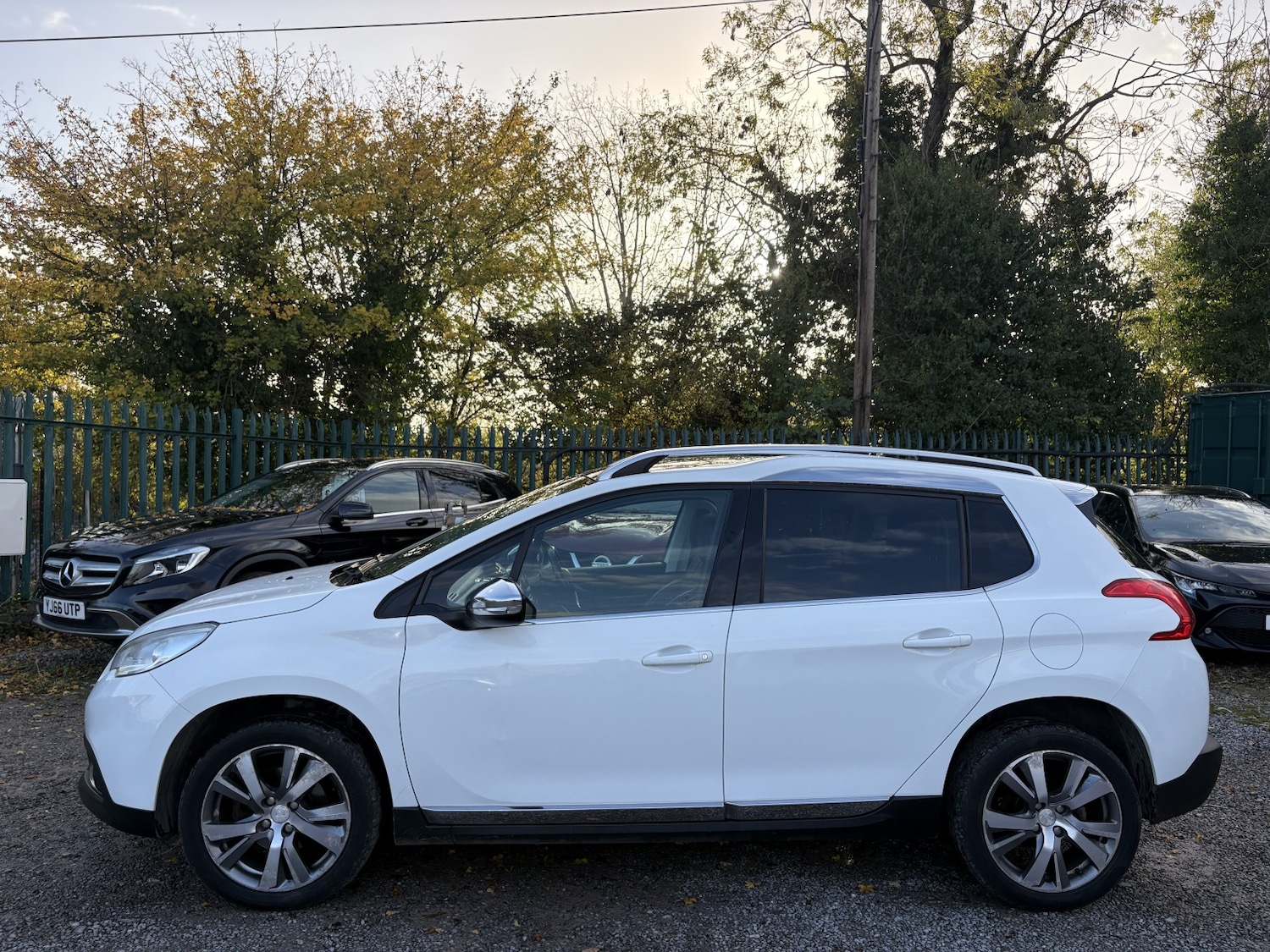 Used Peugeot 2008 2015 for sale - 76402178: Photo 4