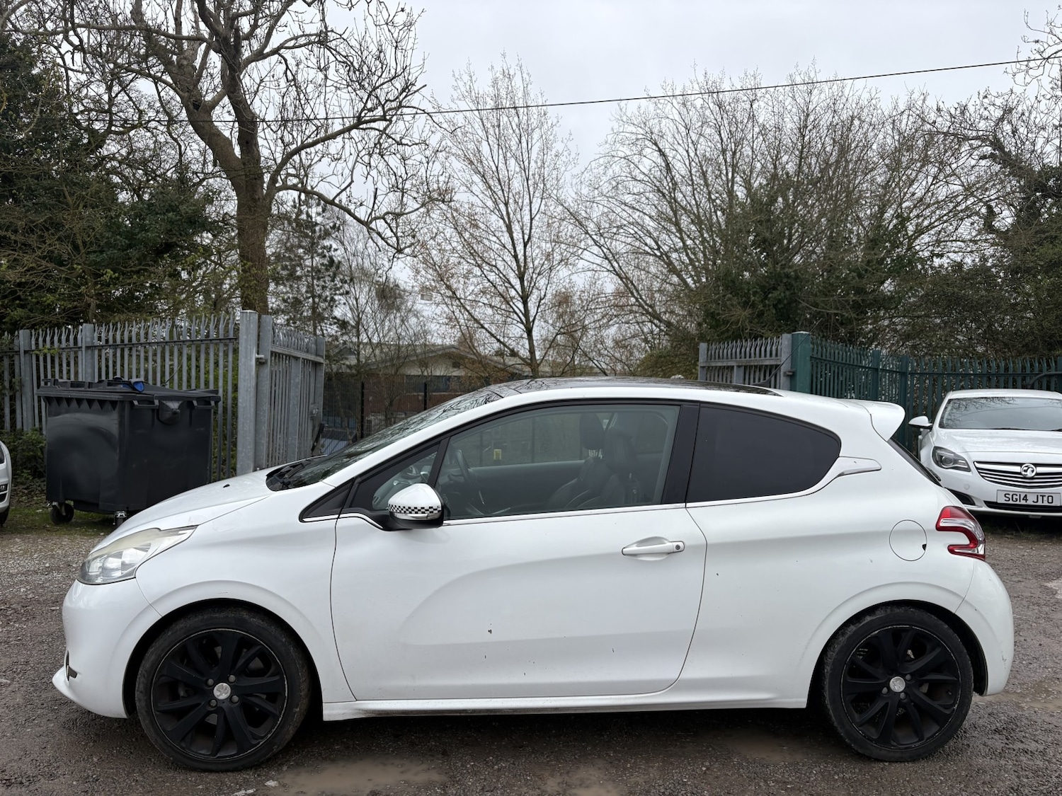 Used Peugeot 208 2013 for sale - 78131577: Photo 4