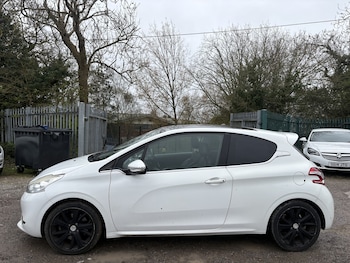 Used Peugeot 208 2013 for sale - 78131577: Photo