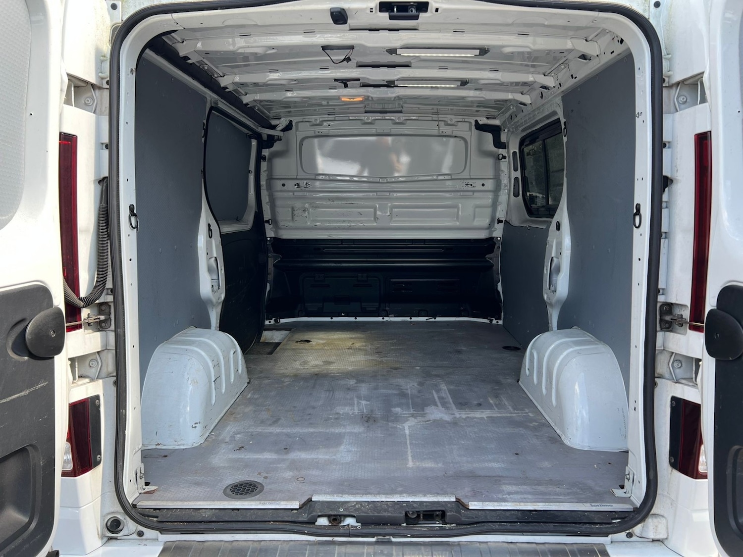 Used Vauxhall Vivaro 2017 for sale - 78090679: Photo 11