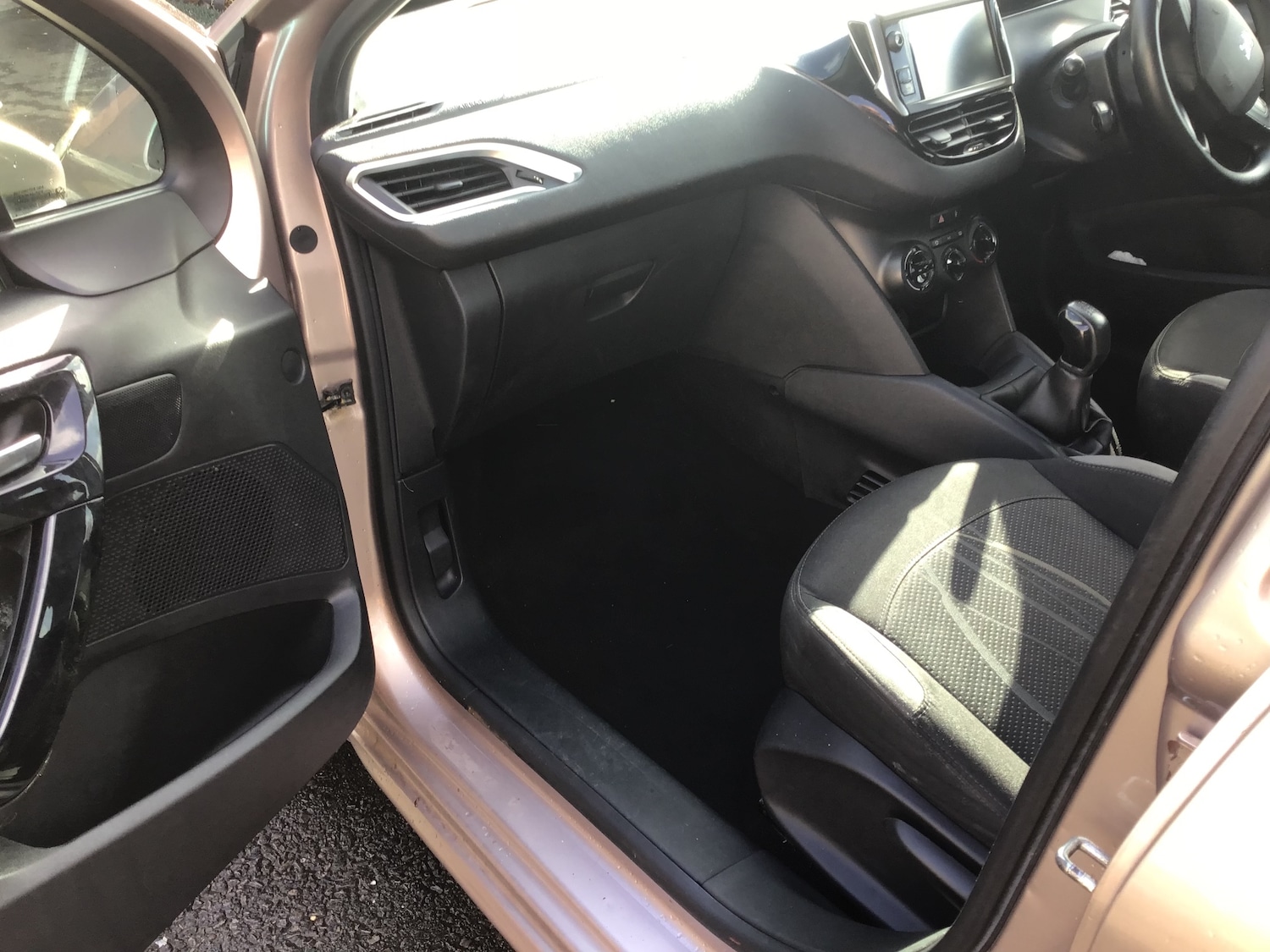 Used Peugeot 208 2014 for sale - 77830014: Photo 6