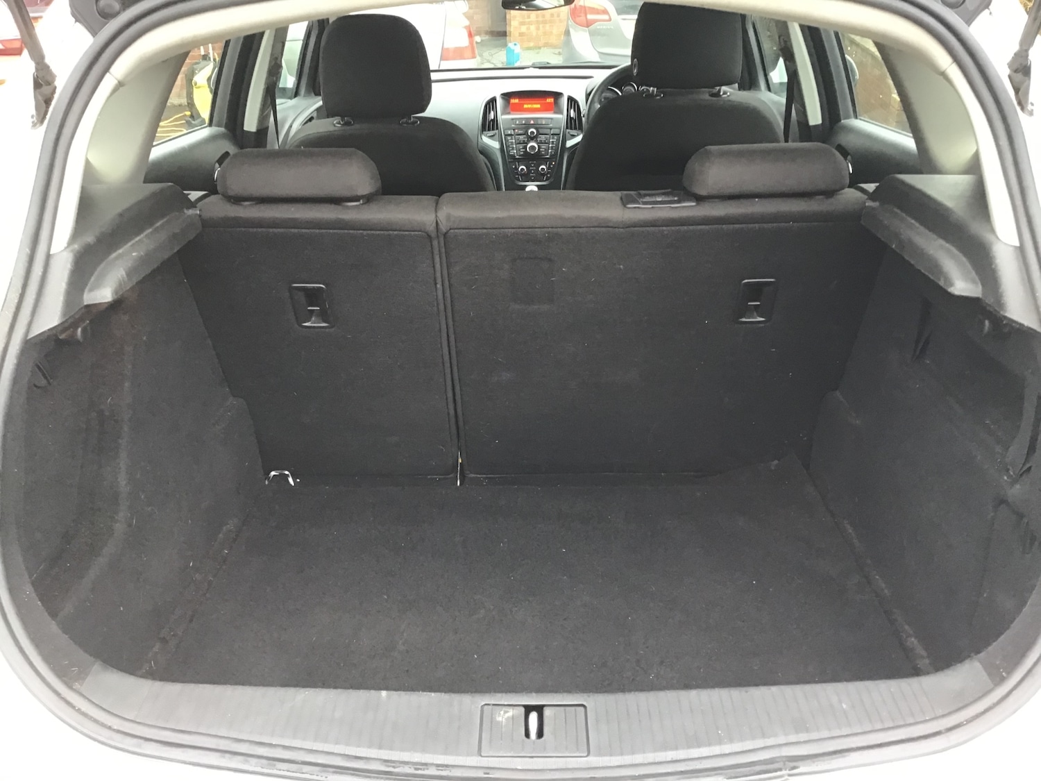 Used Vauxhall Astra 2013 for sale - 77323742: Photo 3