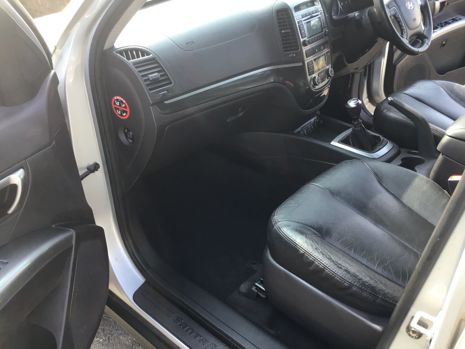 Used Hyundai Santa Fe 2011 for sale - 77973901: Photo 9