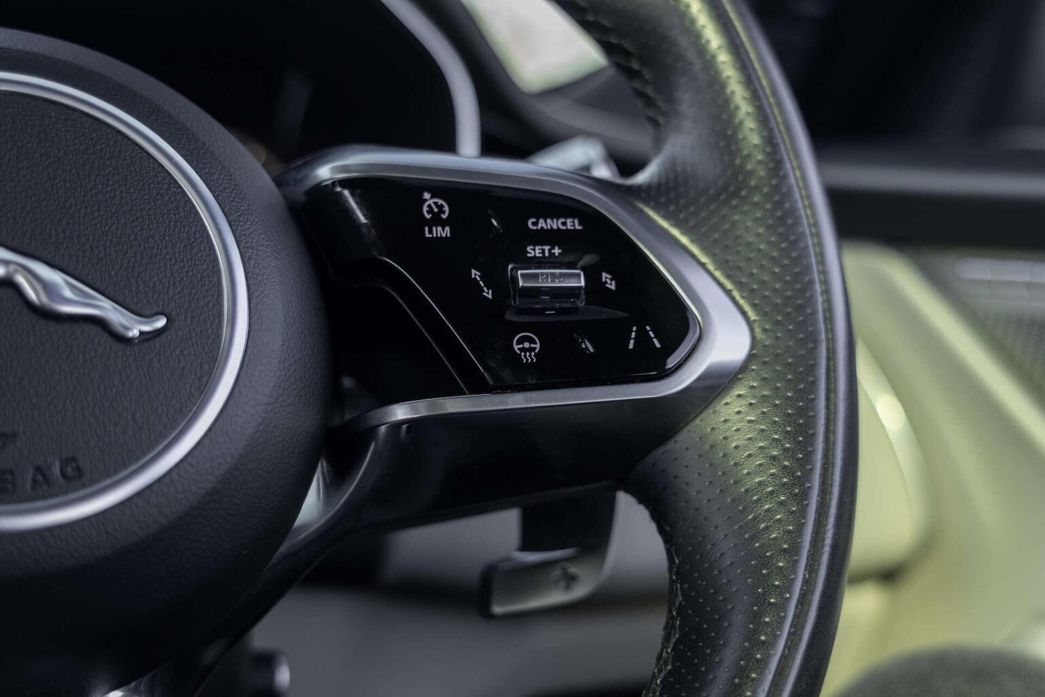 Used Jaguar F-Pace 2021 for sale - 77945730: Photo 40