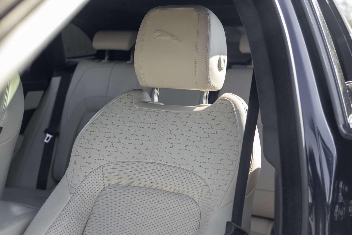 Used Jaguar F-Pace 2021 for sale - 77945730: Photo 6