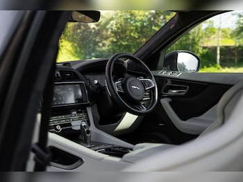 Used Jaguar F-Pace 2020 for sale - 78445657: Photo