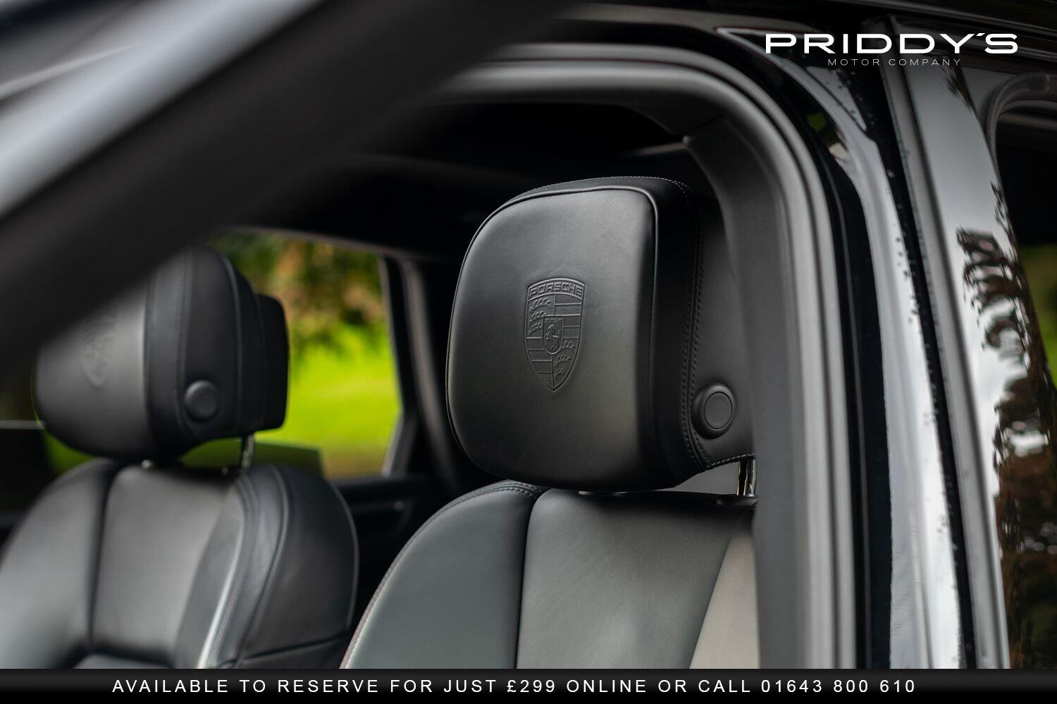 Used Porsche Macan 2021 for sale - 76149333: Photo 2