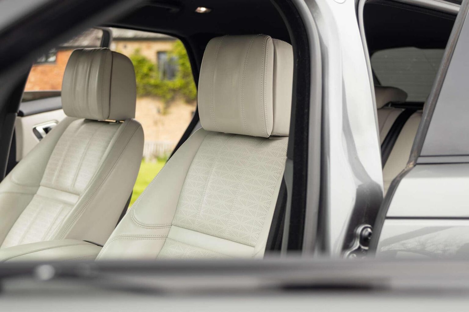 Used Land Rover Range Rover Velar 2018 for sale - 78112161: Photo 4