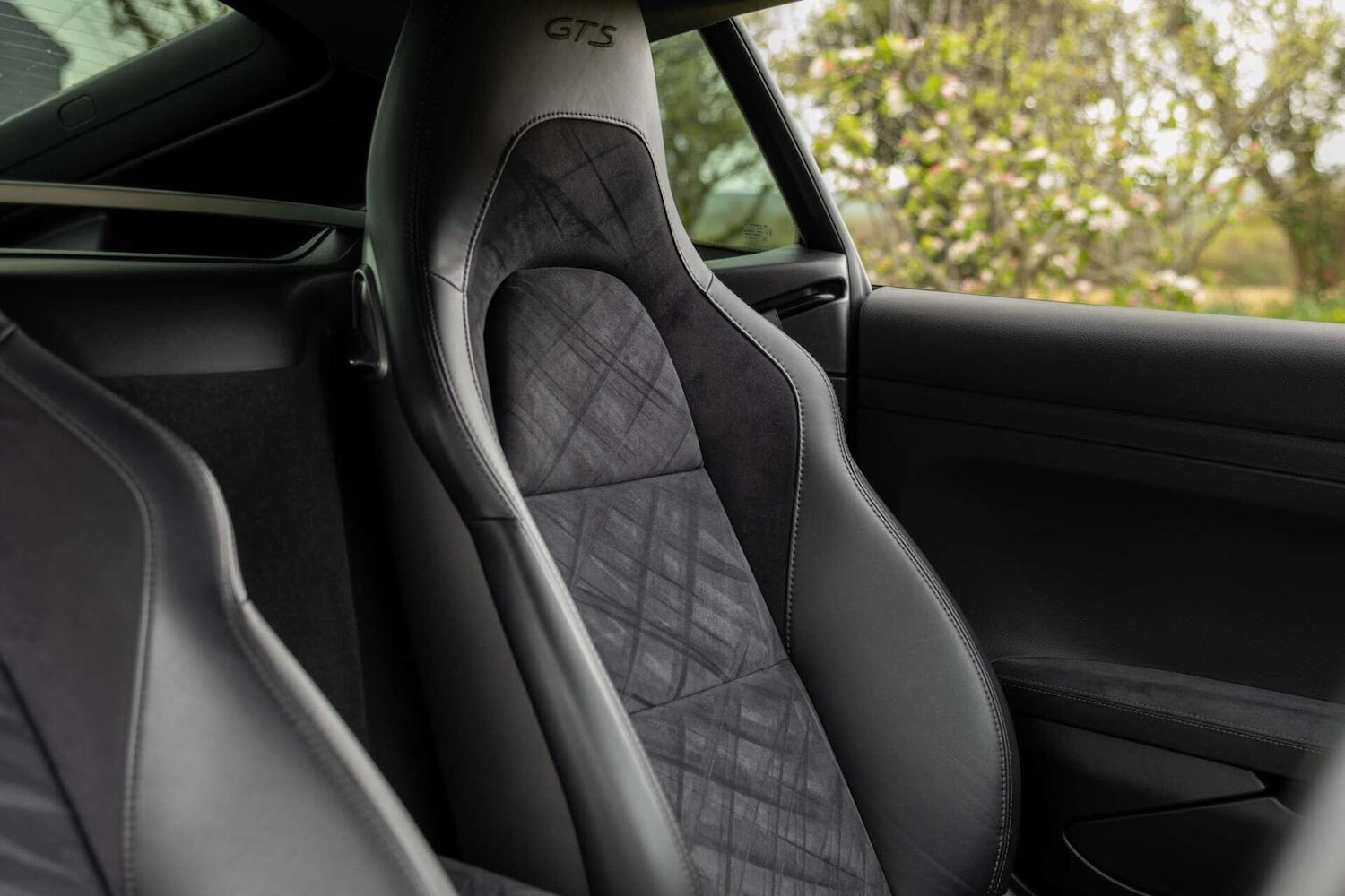 Used Porsche 718 Cayman 2018 for sale - 78202003: Photo 3