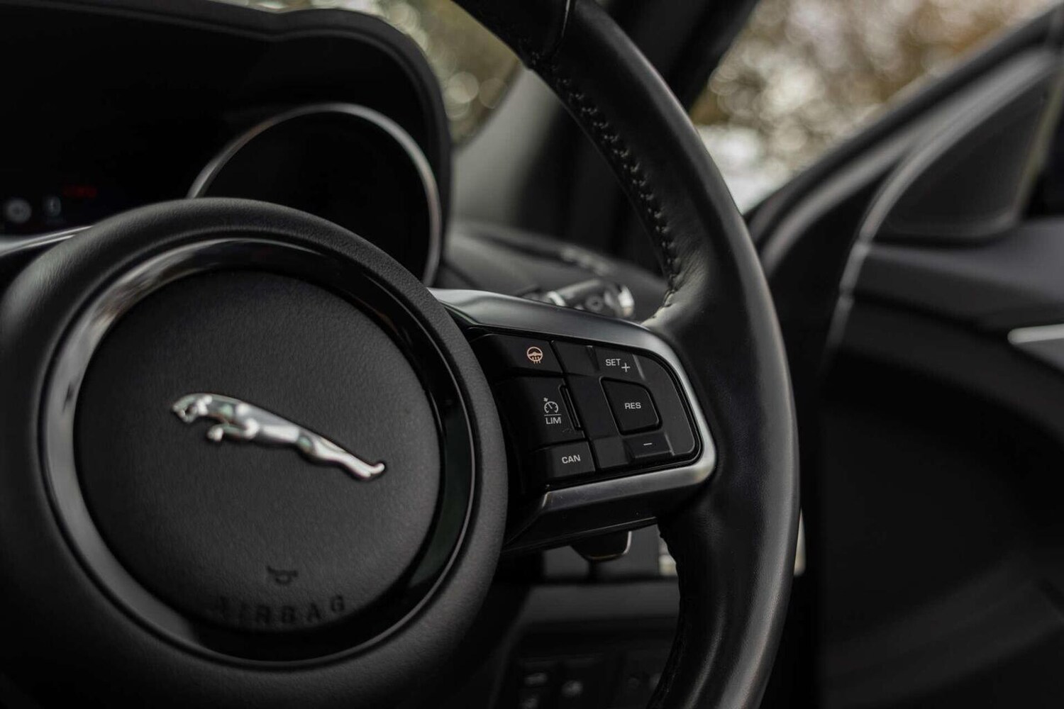 Used Jaguar F-Type 2018 for sale - 77836869: Photo 42