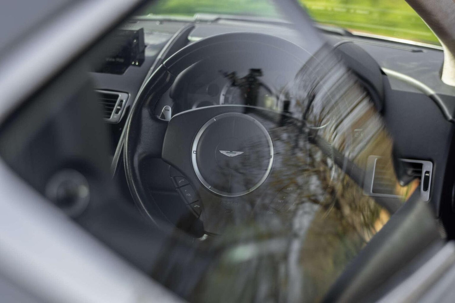 Used Aston Martin DB9 2015 for sale - 78112091: Photo 16