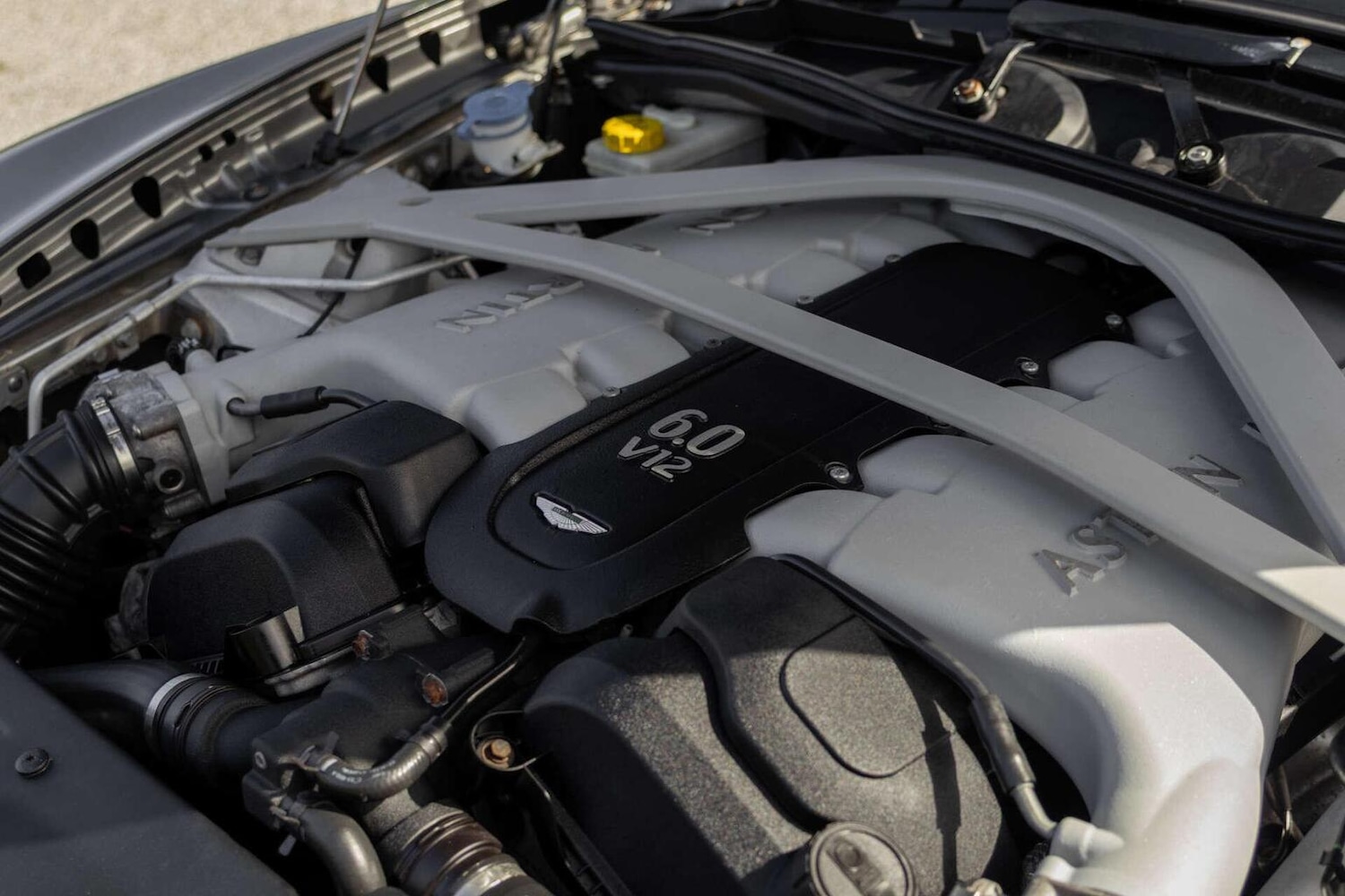 Used Aston Martin DB9 2015 for sale - 78112091: Photo 17