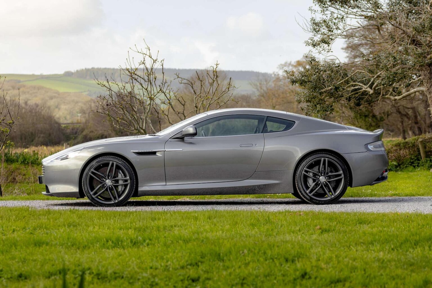 Used Aston Martin DB9 2015 for sale - 78112091: Photo 2