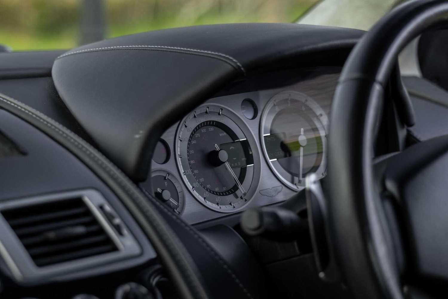 Used Aston Martin DB9 2015 for sale - 78112091: Photo 21