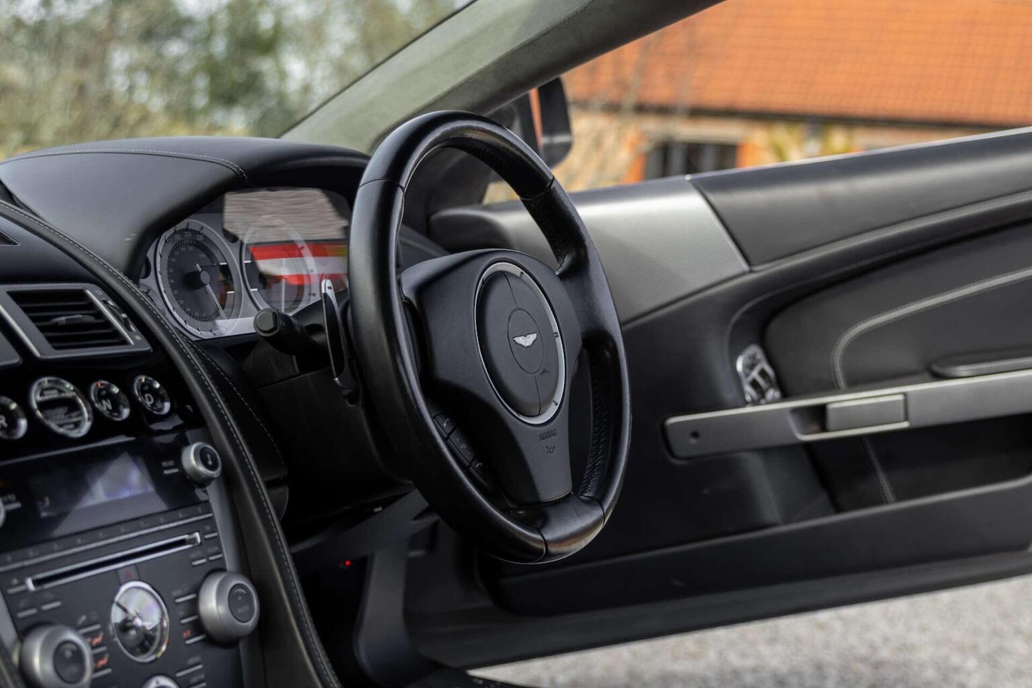 Used Aston Martin DB9 2015 for sale - 78112091: Photo 22