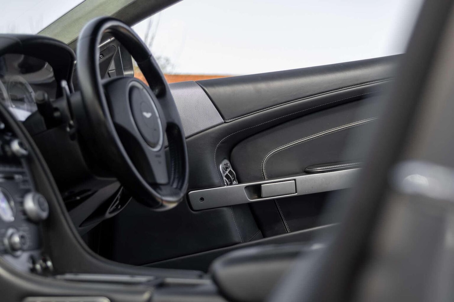 Used Aston Martin DB9 2015 for sale - 78112091: Photo 23