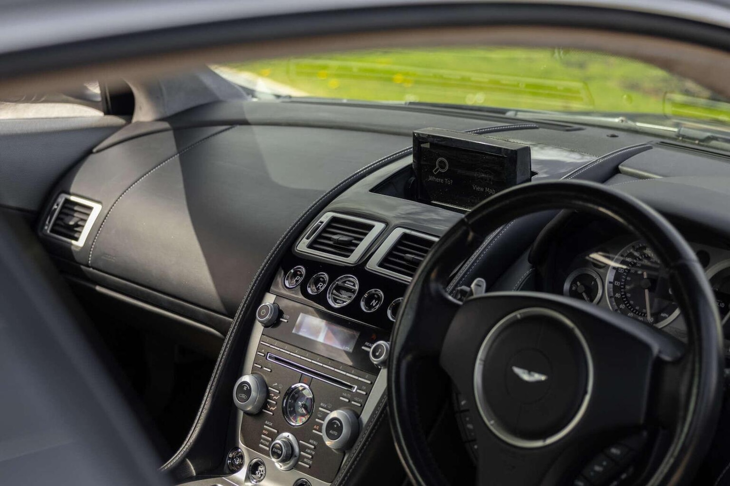 Used Aston Martin DB9 2015 for sale - 78112091: Photo 28