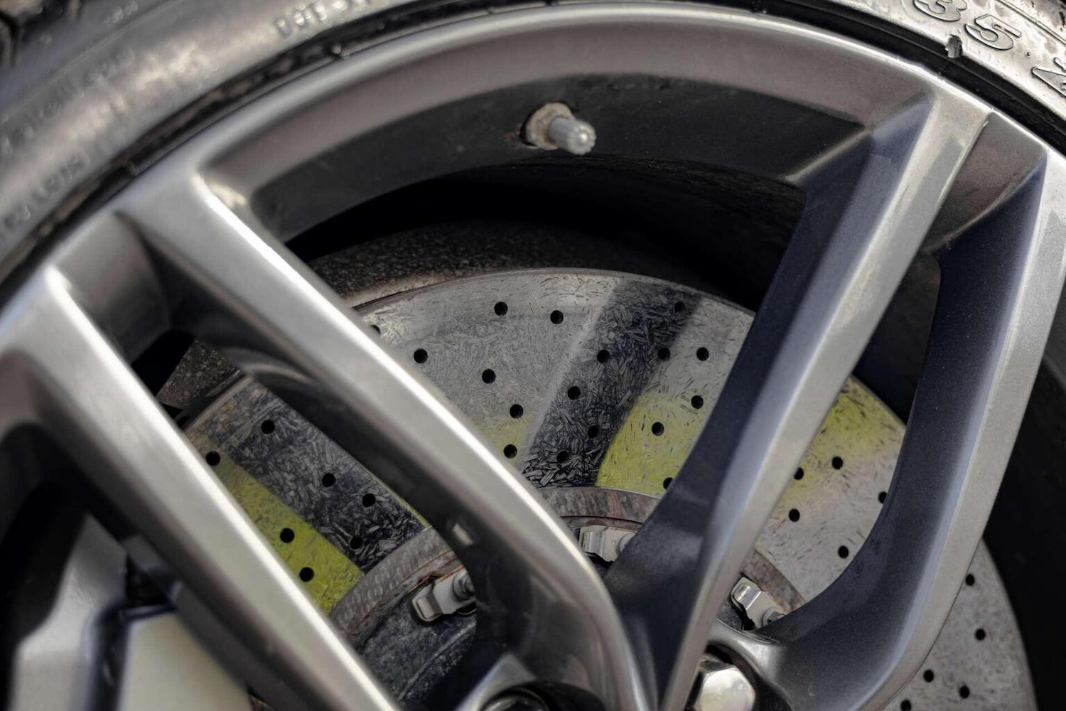 Used Aston Martin DB9 2015 for sale - 78112091: Photo 37