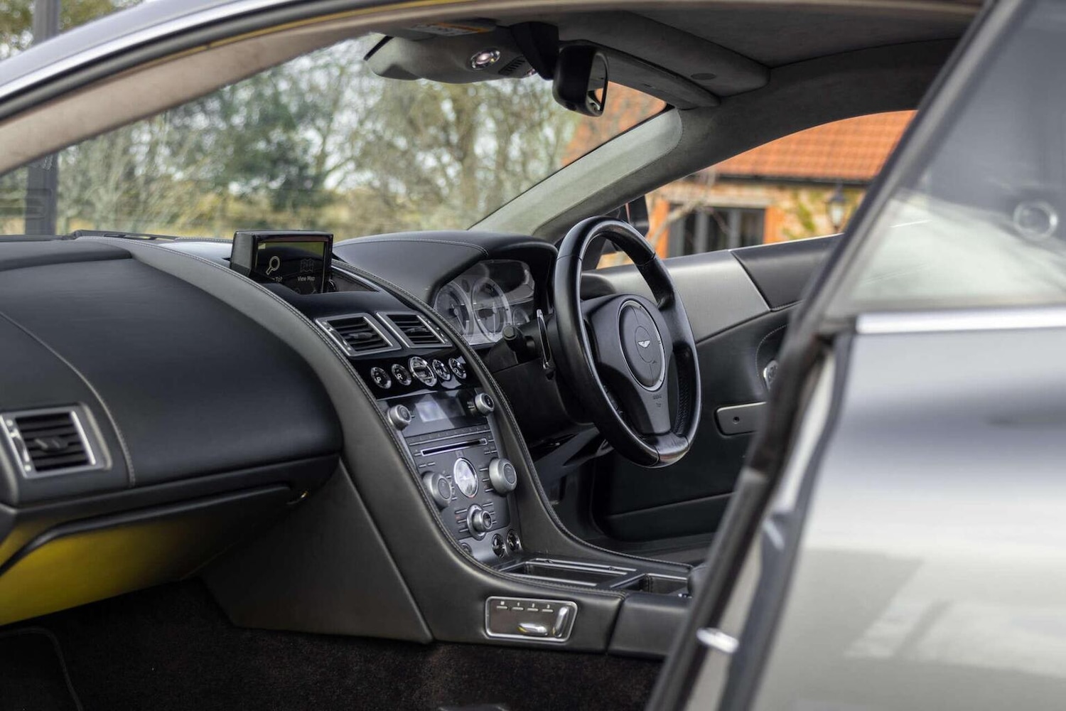 Used Aston Martin DB9 2015 for sale - 78112091: Photo 5