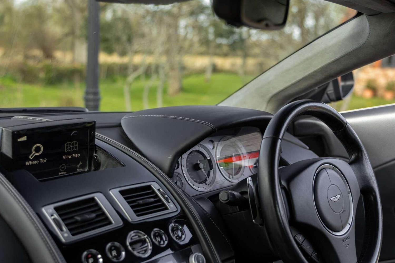 Used Aston Martin DB9 2015 for sale - 78112091: Photo 54