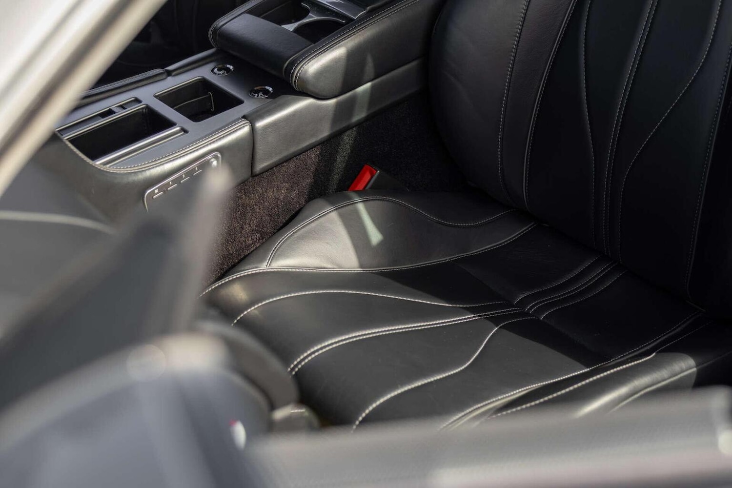 Used Aston Martin DB9 2015 for sale - 78112091: Photo 55