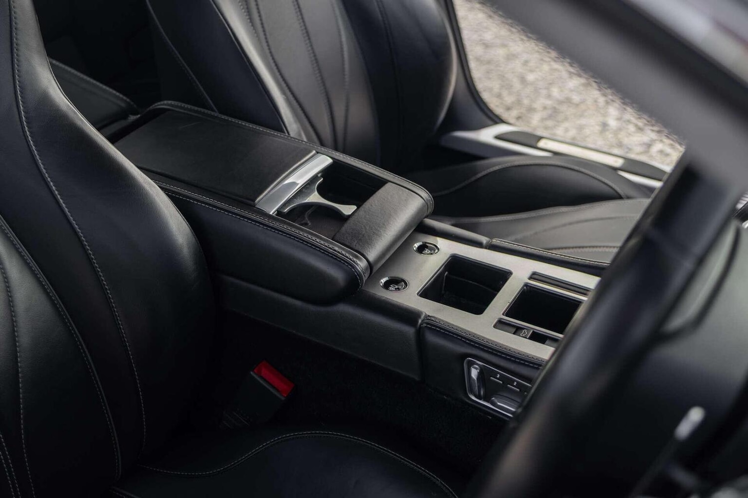 Used Aston Martin DB9 2015 for sale - 78112091: Photo 56