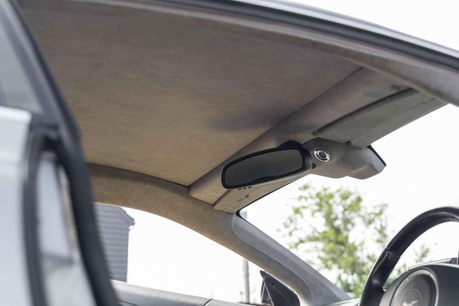 Used Aston Martin DB9 2015 for sale - 78112091: Photo 57