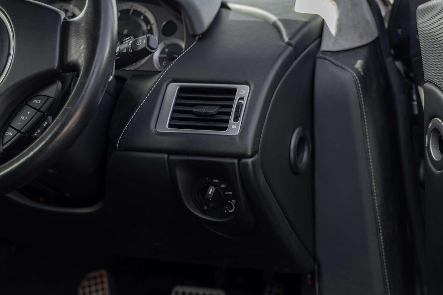 Used Aston Martin DB9 2015 for sale - 78112091: Photo 62