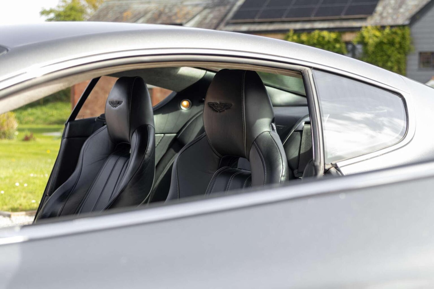 Used Aston Martin DB9 2015 for sale - 78112091: Photo 8