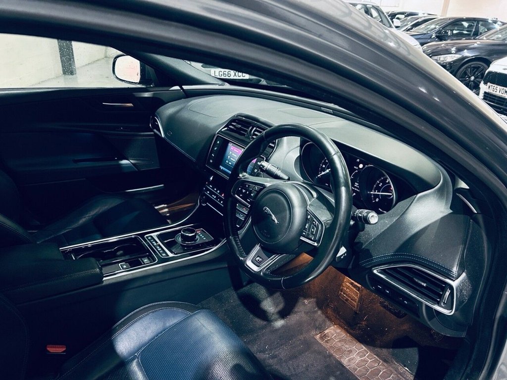 Used Jaguar XE 2018 for sale - 77072560: Photo 4