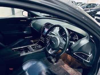 Used Jaguar XE 2018 for sale - 77072560: Photo