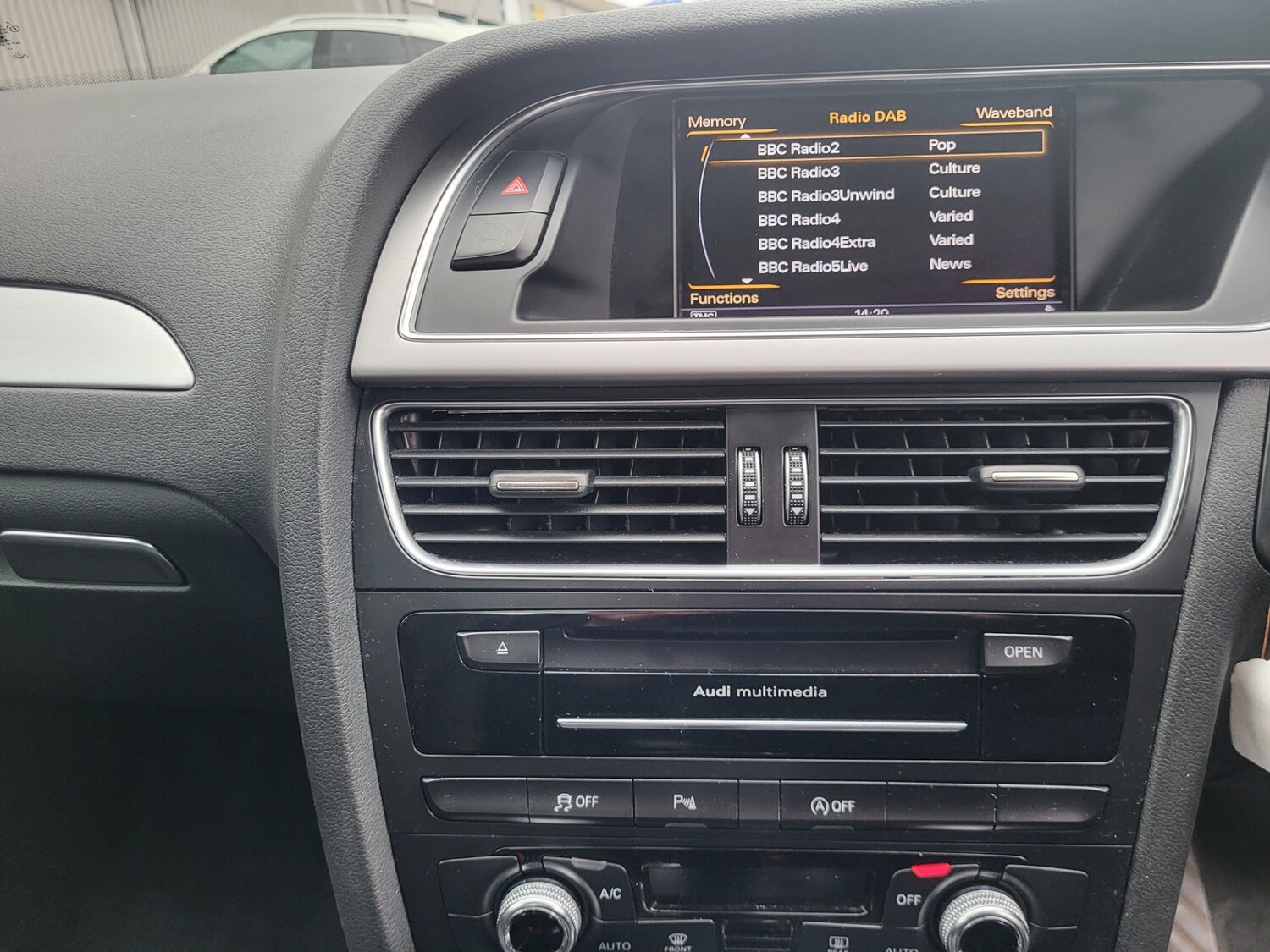 Used Audi A4 2015 for sale - 76393840: Photo 13