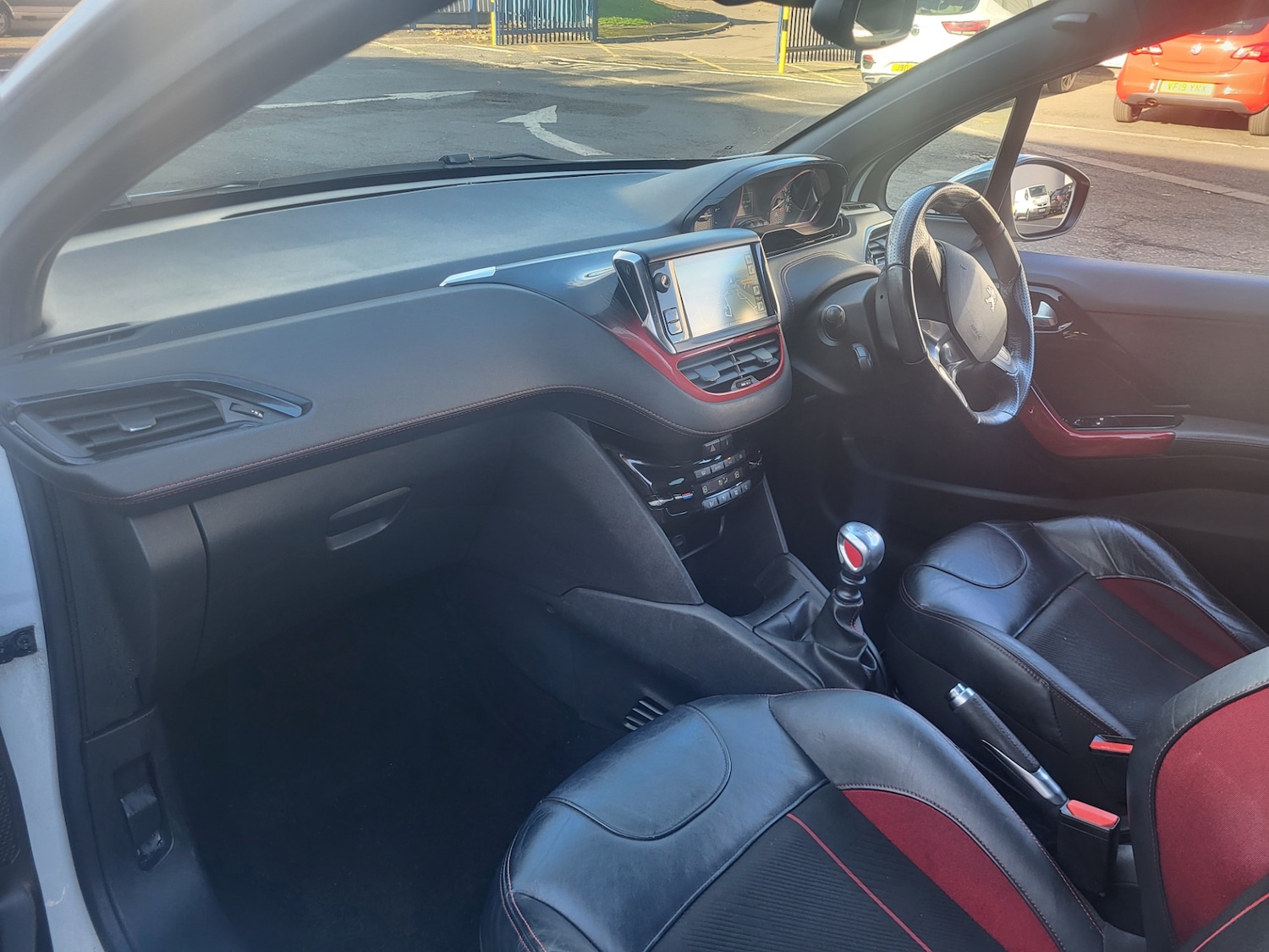 Used Peugeot 208 2014 for sale - 76130373: Photo 12