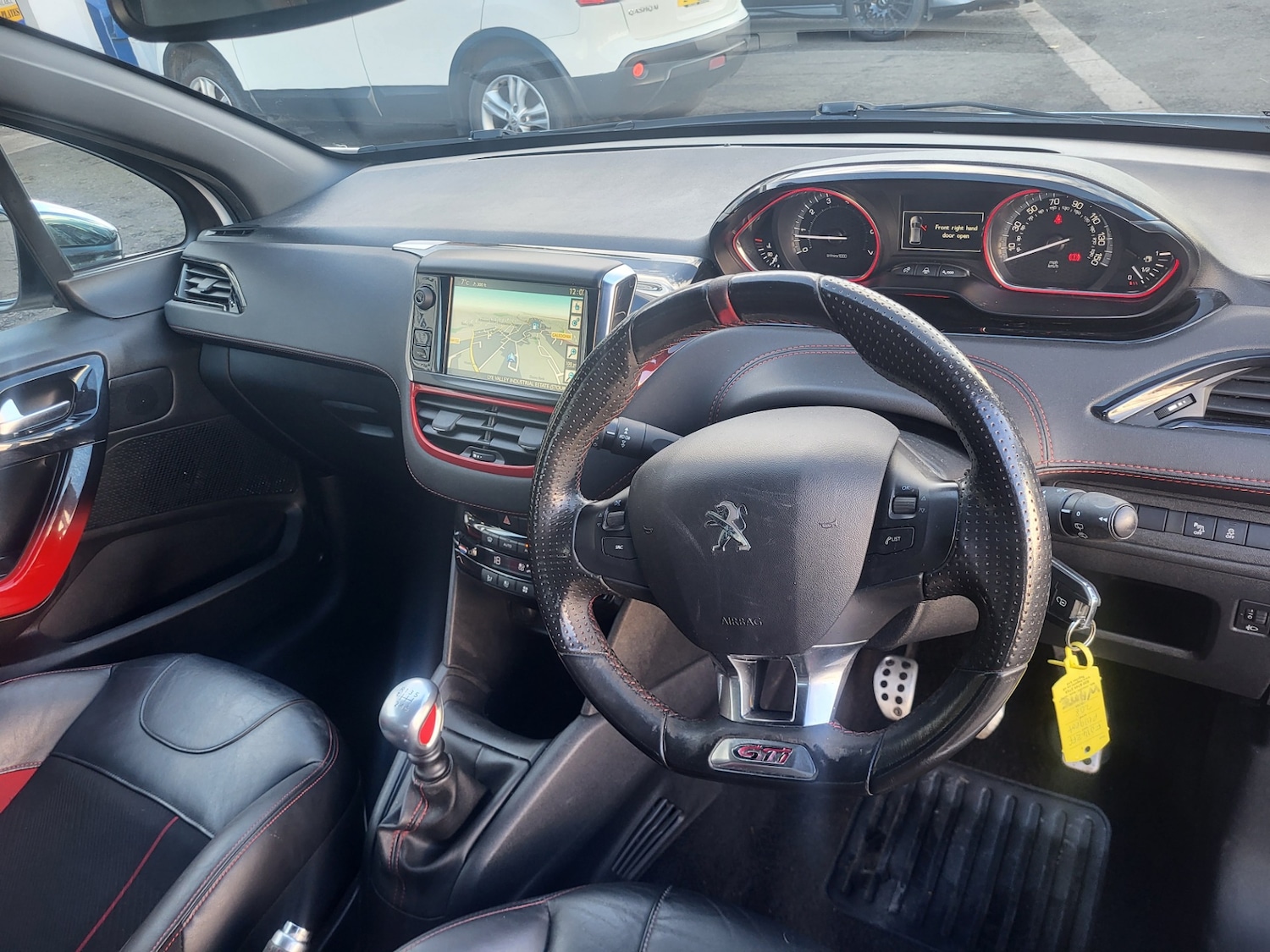 Used Peugeot 208 2014 for sale - 76130373: Photo 14