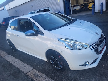 Used Peugeot 208 2014 for sale - 76130373: Photo