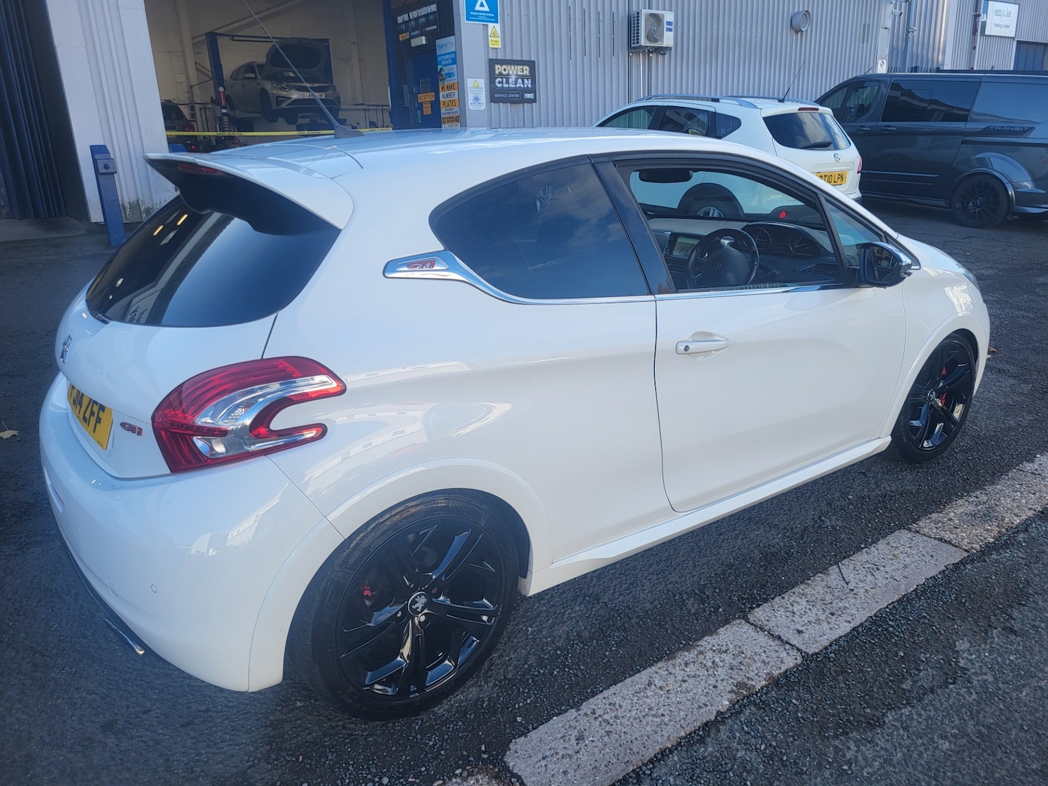 Used Peugeot 208 2014 for sale - 76130373: Photo 4
