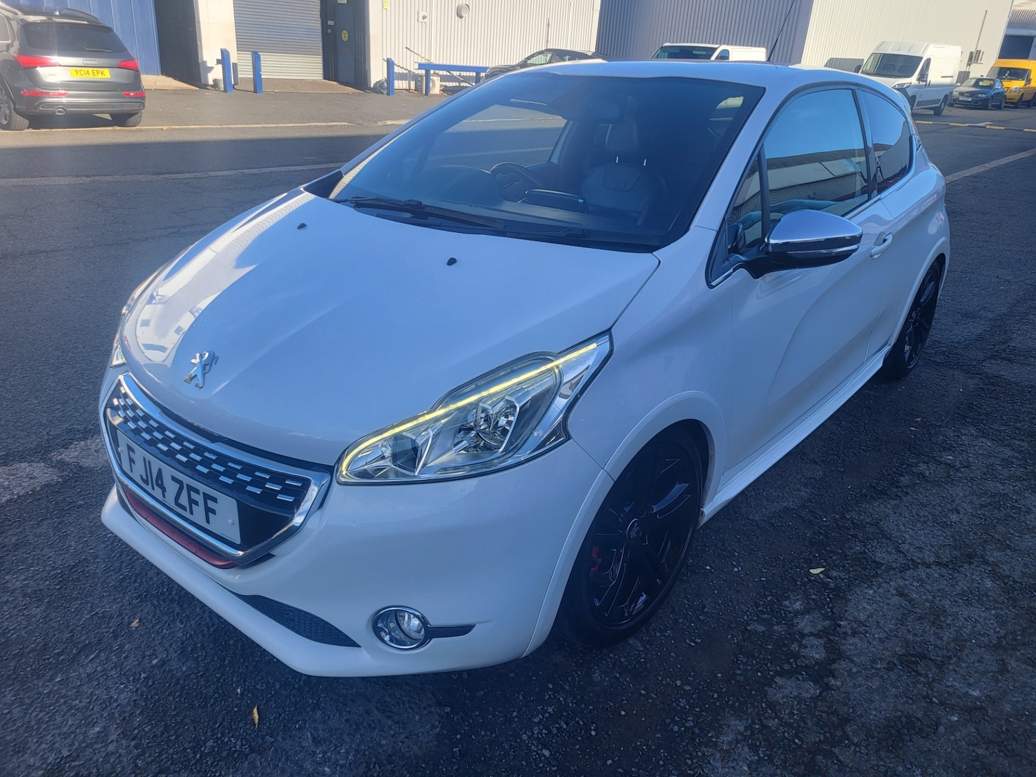 Used Peugeot 208 2014 for sale - 76130373: Photo 5