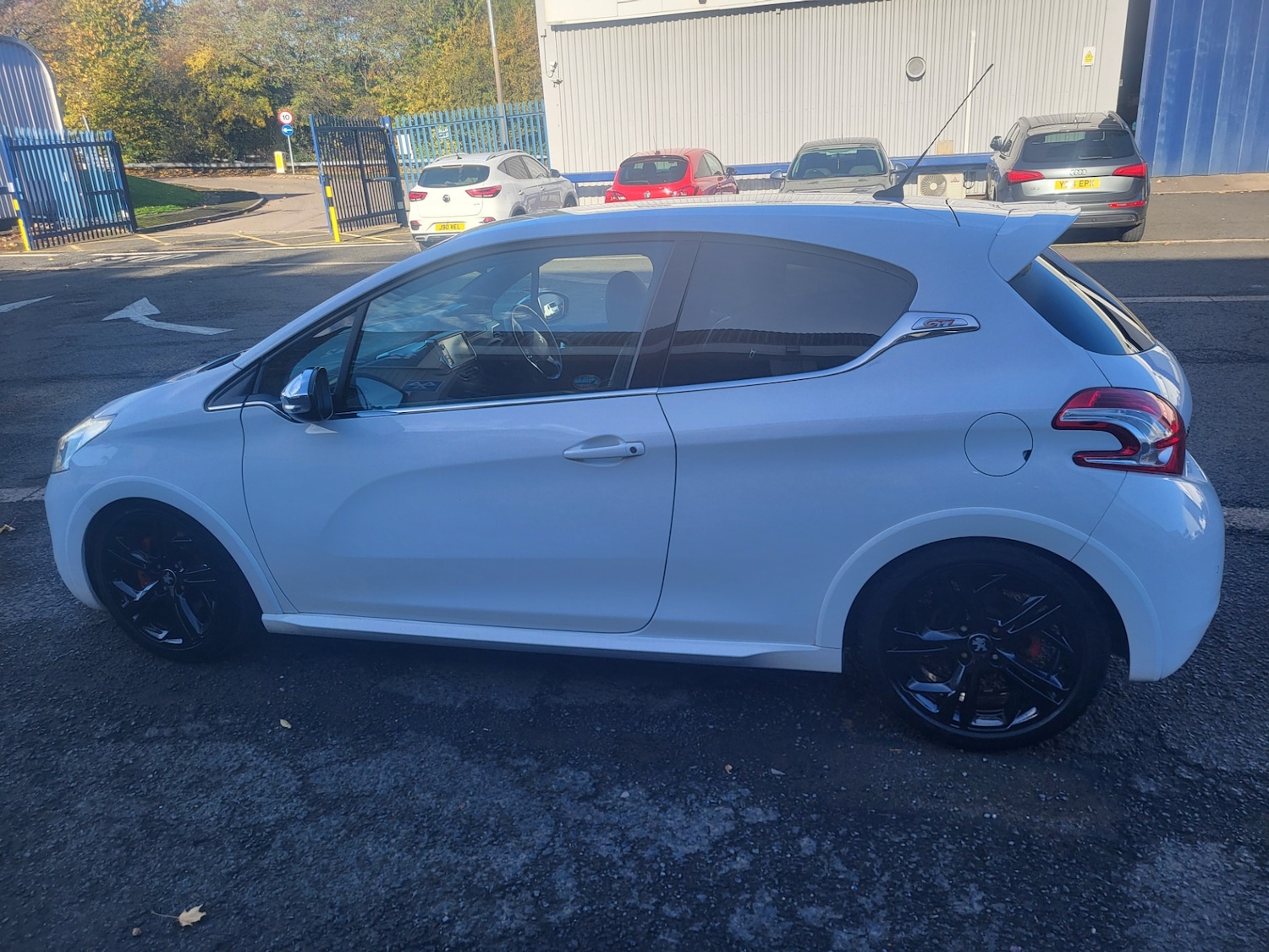 Used Peugeot 208 2014 for sale - 76130373: Photo 7