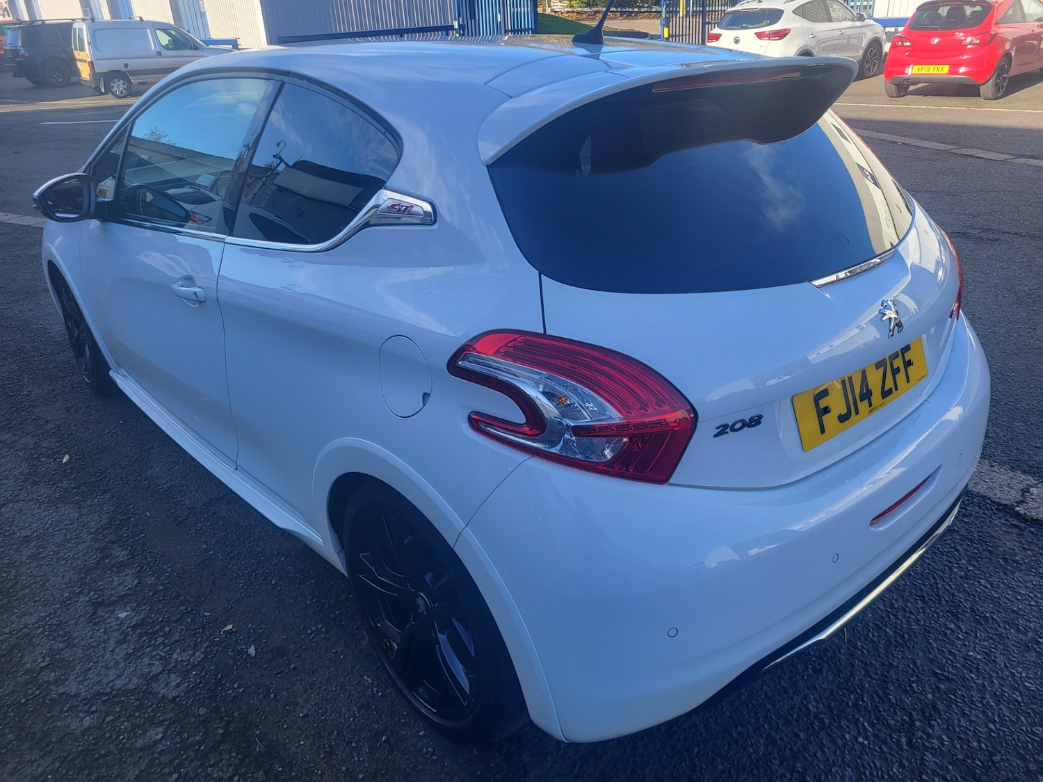 Used Peugeot 208 2014 for sale - 76130373: Photo 8