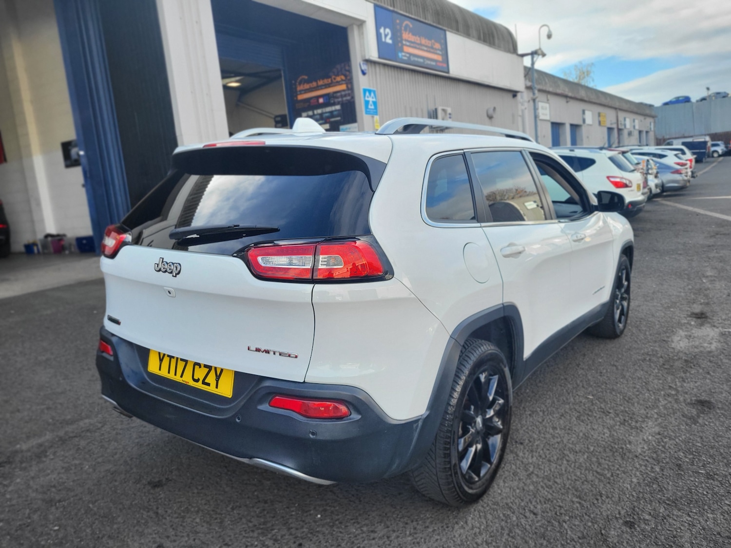 Used Jeep Cherokee 2017 for sale - 76130363: Photo 4
