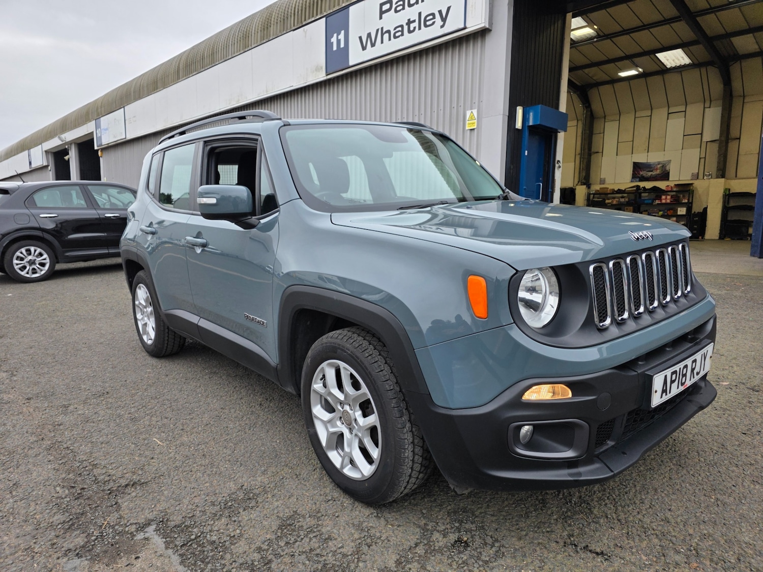 Used Jeep Renegade 2018 for sale - 77536098: Photo 2