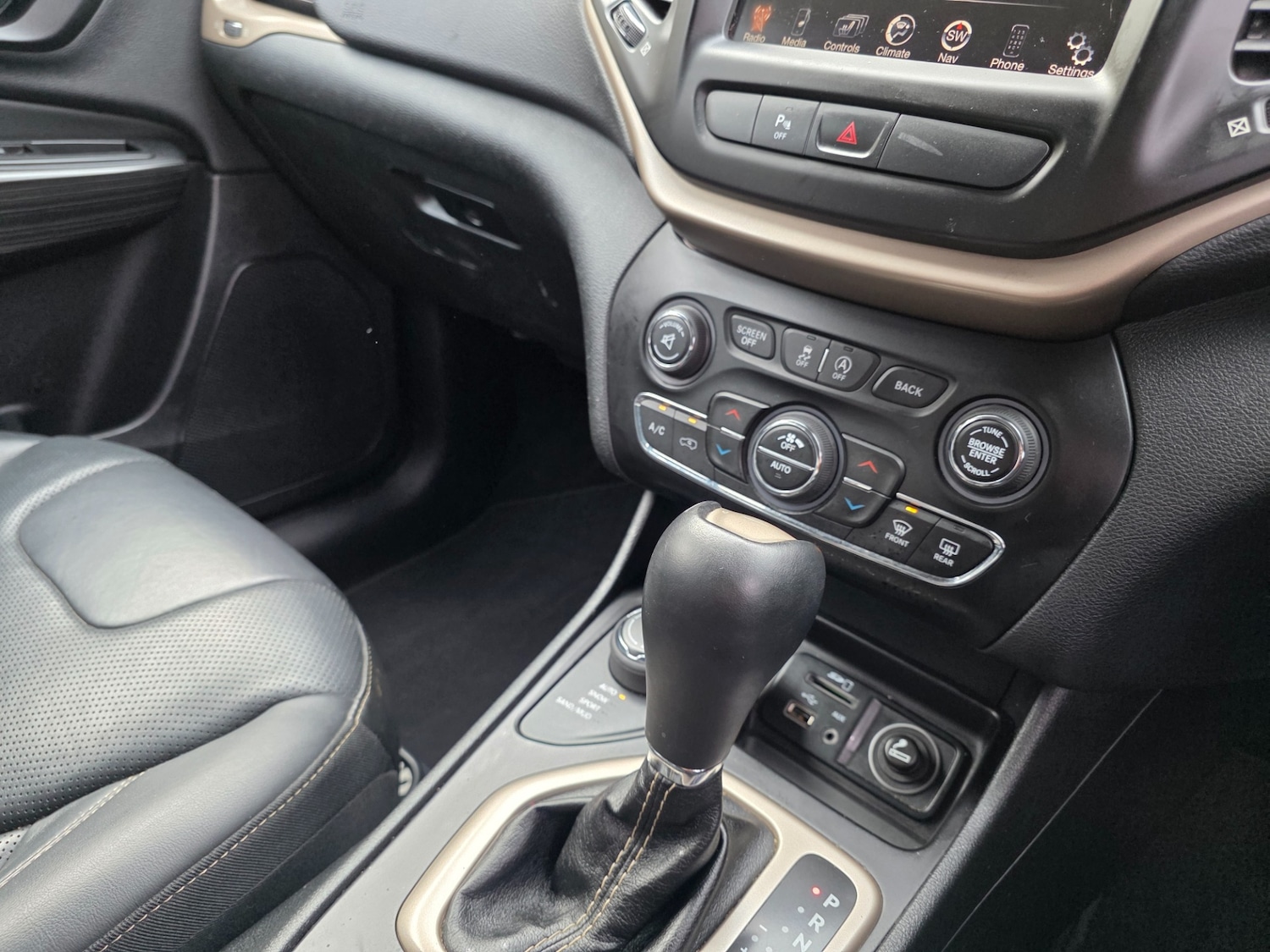 Used Jeep Cherokee 2015 for sale - 76287396: Photo 15